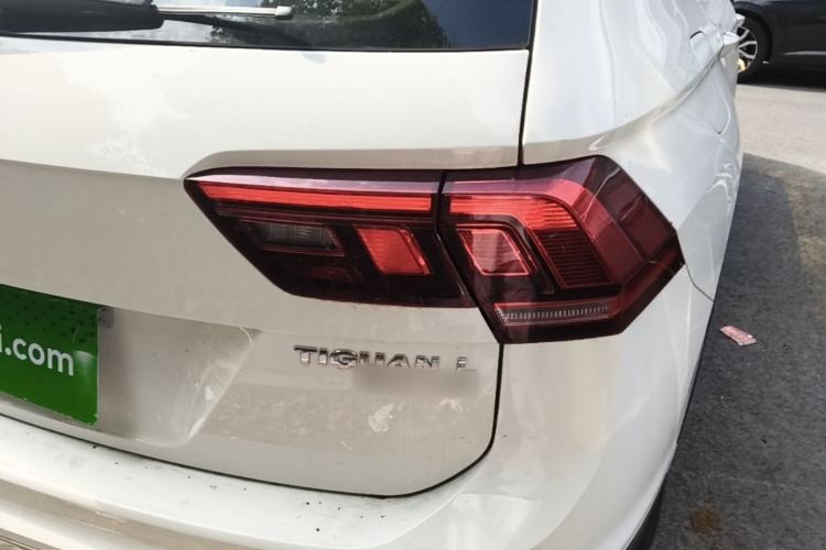 Used Volkswagen Tiguan L 2019 Updated Version 330TSI Automatic Two-Wheel Drive Panoramic Comfort Edition China VI Standard Right Rear Taillight