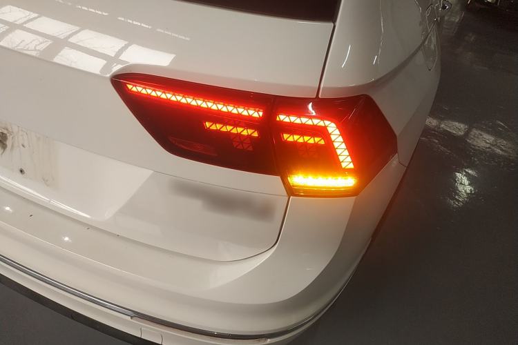 Used Volkswagen Tiguan L 2019 330TSI Automatic Two-Wheel Drive R-Line Flagship Model China VI Standard Right Rear Taillight
