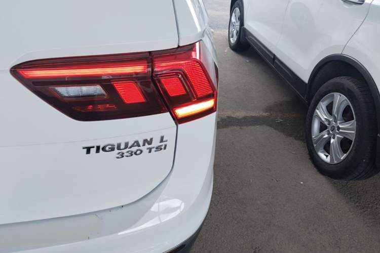 Used Volkswagen Tiguan L 2019 330TSI Automatic Two-Wheel Drive Smart Luxury Version China V Emission Standard Right Rear Taillight