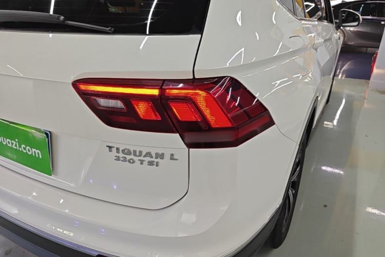 Used Volkswagen Tiguan L 2019 Updated Version 330TSI Automatic Two-Wheel Drive Panoramic Comfort Edition China VI Standard Right Rear Taillight
