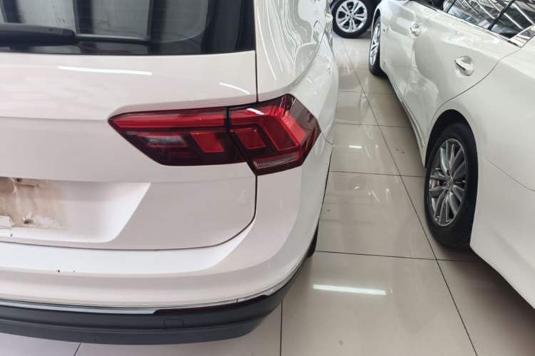 Used Volkswagen Tiguan L 2019 330TSI Automatic Two-Wheel Drive Panoramic Comfort Edition China VI Standard Right Rear Taillight