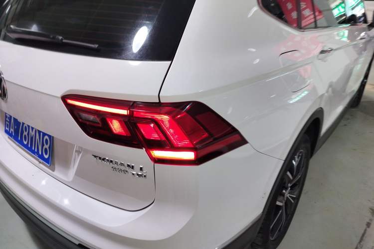 Used Volkswagen Tiguan L 2019 Revised 330TSI Automatic Two-Wheel Drive Smart & Luxury Edition China VI Standard Right Rear Taillight