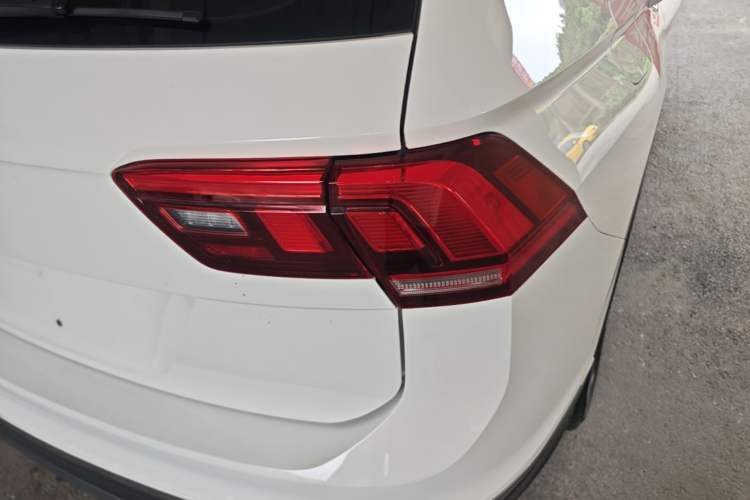 Used Volkswagen Tiguan L 2019 330TSI Automatic Two-Wheel Drive Panoramic Comfort Edition China V Standard Right Rear Taillight