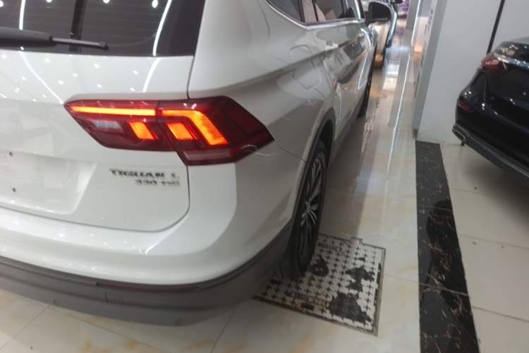 Used Volkswagen Tiguan L 2019 330TSI Automatic Two-Wheel Drive Luxury Edition China VI Standard Right Rear Taillight