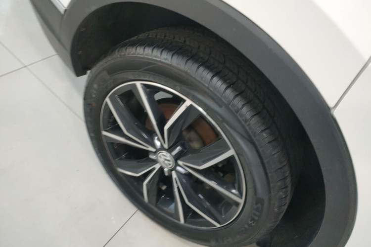 Used Volkswagen Tiguan L 2019 330TSI Automatic Two-Wheel Drive Smart Luxury Version China V Emission Standard Right Rear Wheel Hub