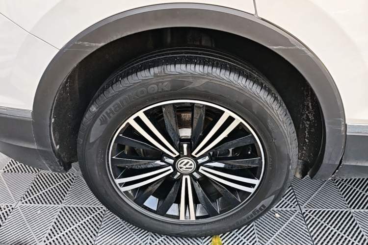 Used Volkswagen Tiguan L 2019 Updated Version 330TSI Automatic Two-Wheel Drive Panoramic Comfort Edition China VI Standard Right Rear Wheel Hub