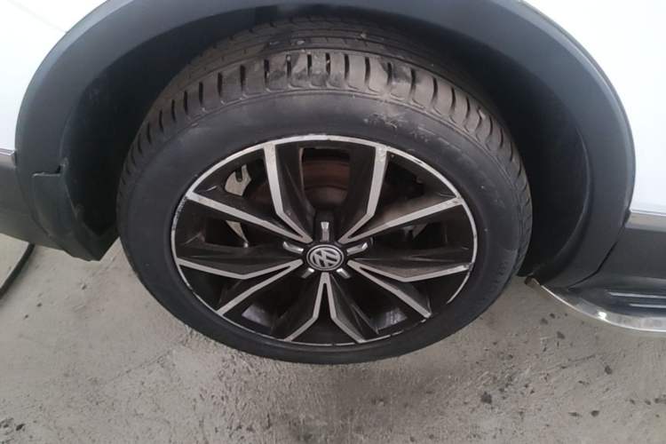 Used Volkswagen Tiguan L 2019 330TSI Automatic Two-Wheel Drive Smart Luxury Version China VI Standard Right Rear Wheel Hub