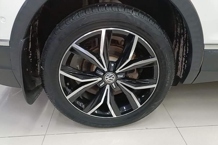 Used Volkswagen Tiguan L 2019 Revised 330TSI Automatic Two-Wheel Drive Smart & Luxury Edition China VI Standard Right Rear Wheel Hub