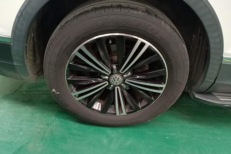 Used Volkswagen Tiguan L 2019 Updated Version 330TSI Automatic Two-Wheel Drive Panoramic Comfort Edition China VI Standard Right Rear Wheel Hub