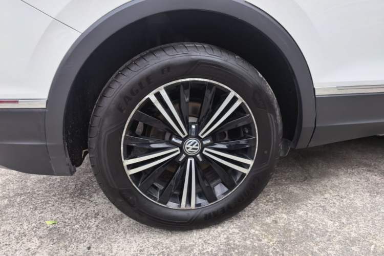 Used Volkswagen Tiguan L 2019 Updated Version 330TSI Automatic Two-Wheel Drive Panoramic Comfort Edition China VI Standard Right Rear Wheel Hub