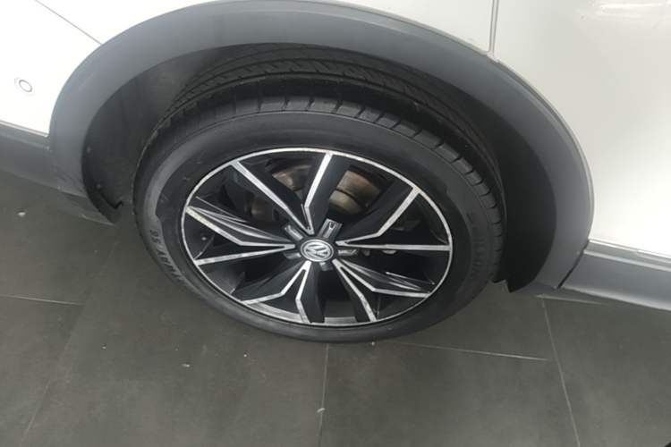Used Volkswagen Tiguan L 2019 330TSI Automatic Two-Wheel Drive Smart Luxury Version China V Emission Standard Right Rear Wheel Hub