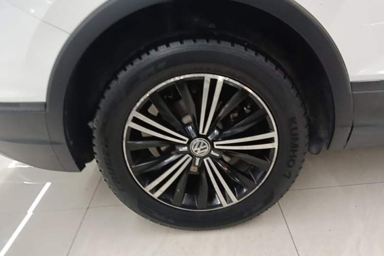 Used Volkswagen Tiguan L 2019 330TSI Automatic Two-Wheel Drive Luxury Edition China V Standard Right Rear Wheel Hub