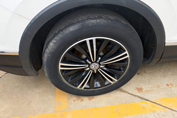 Used Volkswagen Tiguan L 2019 330TSI Automatic Two-Wheel Drive Panoramic Comfort Edition China VI Standard Right Rear Wheel Hub