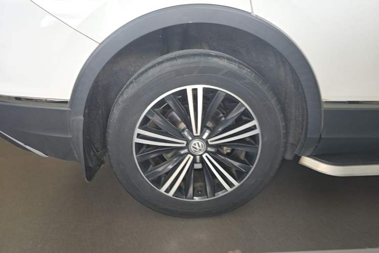 Used Volkswagen Tiguan L 2019 Updated Version 330TSI Automatic Two-Wheel Drive Panoramic Comfort Edition China VI Standard Right Rear Wheel Hub