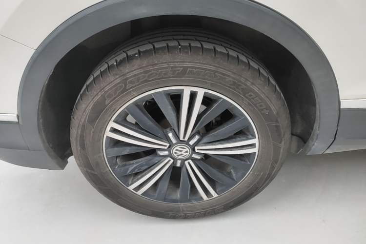 Used Volkswagen Tiguan L 2019 330TSI Automatic Two-Wheel Drive Panoramic Comfort Edition China VI Standard Right Rear Wheel Hub