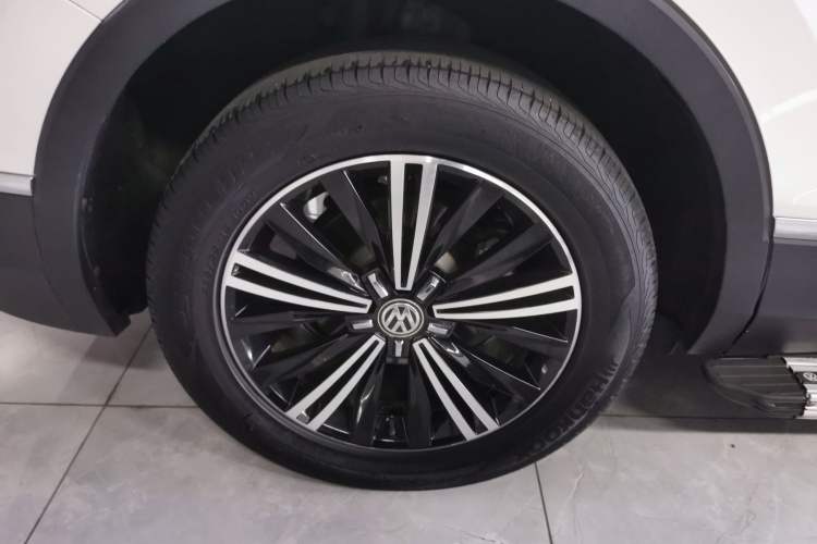 Used Volkswagen Tiguan L 2019 Updated Version 330TSI Automatic Two-Wheel Drive Panoramic Comfort Edition China VI Standard Right Rear Wheel Hub
