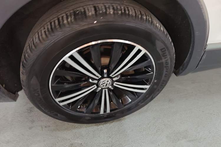Used Volkswagen Tiguan L 2019 330TSI Automatic Two-Wheel Drive Panoramic Comfort Edition China V Standard Right Rear Wheel Hub