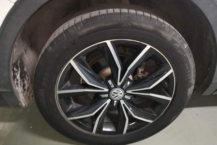 Used Volkswagen Tiguan L 2019 330TSI Automatic Two-Wheel Drive Smart Luxury Version China VI Standard Right Rear Wheel Hub