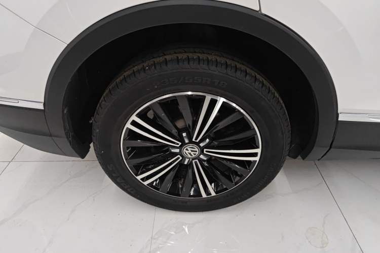Used Volkswagen Tiguan L 2019 Updated Version 330TSI Automatic Two-Wheel Drive Panoramic Comfort Edition China VI Standard Right Rear Wheel Hub