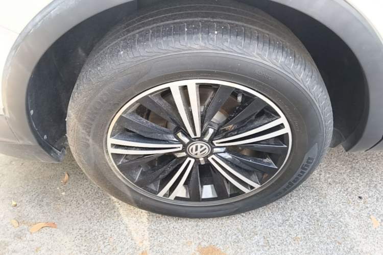 Used Volkswagen Tiguan L 2019 Updated Version 330TSI Automatic Two-Wheel Drive Panoramic Comfort Edition China VI Standard Right Rear Wheel Hub