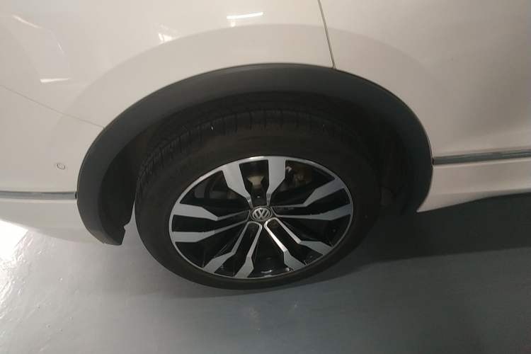 Used Volkswagen Tiguan L 2019 330TSI Automatic Two-Wheel Drive R-Line Flagship Model China VI Standard Right Rear Wheel Hub