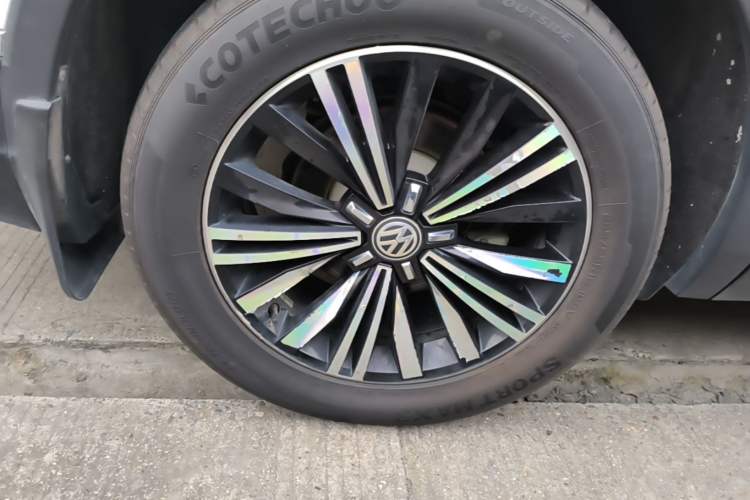 Used Volkswagen Tiguan L 2019 Updated Version 330TSI Automatic Two-Wheel Drive Panoramic Comfort Edition China VI Standard Right Rear Wheel Hub
