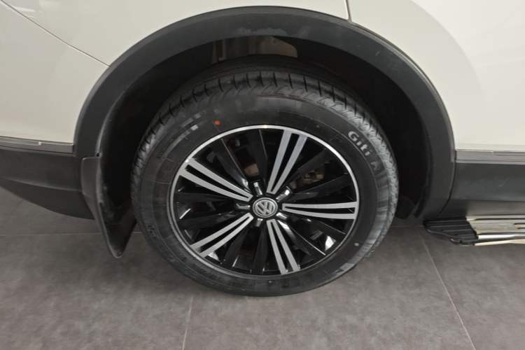 Used Volkswagen Tiguan L 2019 330TSI Automatic Two-Wheel Drive Panoramic Comfort Edition China V Standard Right Rear Wheel Hub