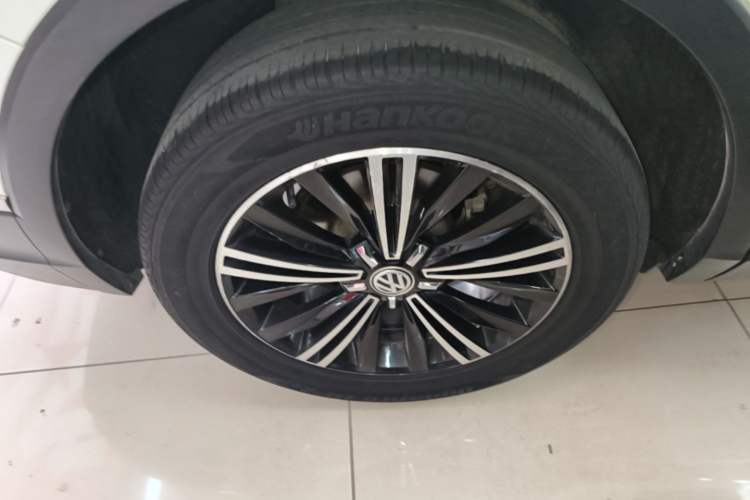 Used Volkswagen Tiguan L 2019 330TSI Automatic Two-Wheel Drive Panoramic Comfort Edition China VI Standard Right Rear Wheel Hub
