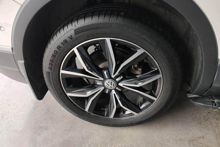 Used Volkswagen Tiguan L 2019 Revised 330TSI Automatic Two-Wheel Drive Smart & Luxury Edition China VI Standard Right Rear Wheel Hub