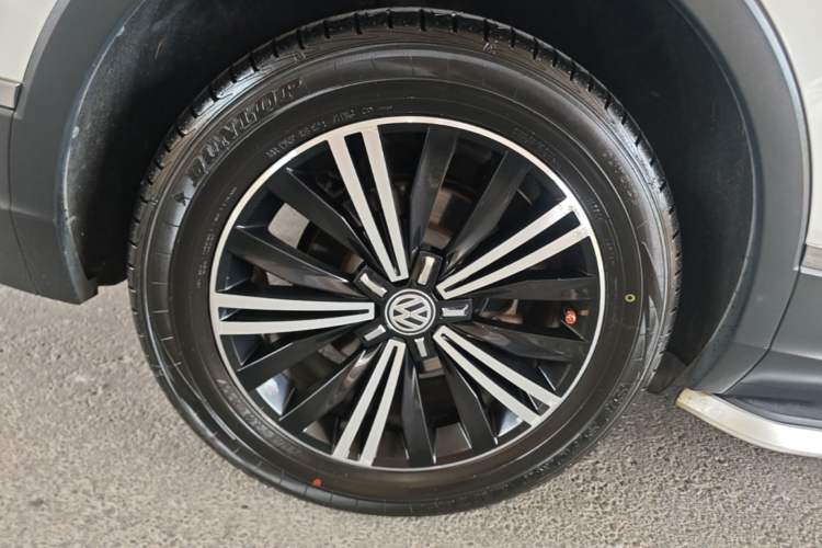 Used Volkswagen Tiguan L 2019 330TSI Automatic Two-Wheel Drive Panoramic Comfort Edition China V Standard Right Rear Wheel Hub