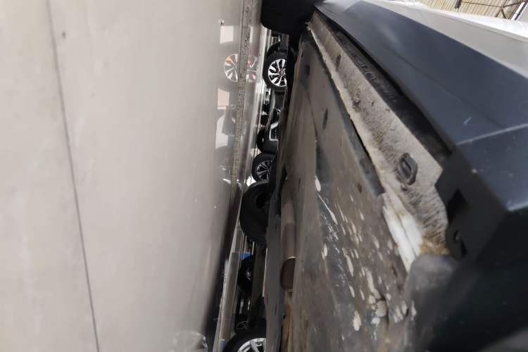 Used Volkswagen Tiguan L 2019 Updated Version 330TSI Automatic Two-Wheel Drive Panoramic Comfort Edition China VI Standard Right Side Sill