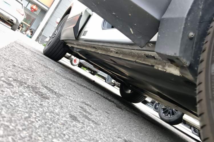 Used Volkswagen Tiguan L 2019 330TSI Automatic Two-Wheel Drive Panoramic Comfort Edition China VI Standard Right Side Sill