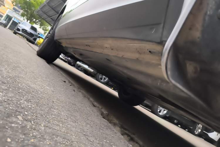 Used Volkswagen Tiguan L 2019 Updated Version 330TSI Automatic Two-Wheel Drive Panoramic Comfort Edition China VI Standard Right Side Sill