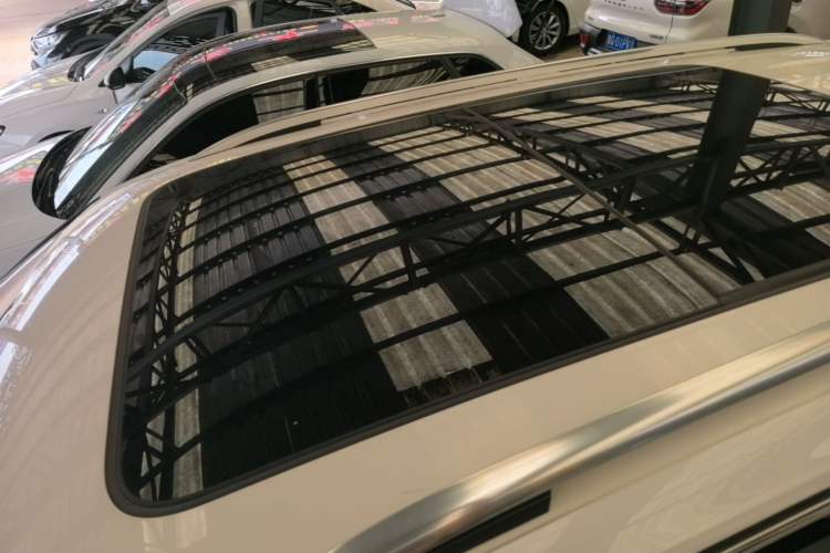 Used Volkswagen Tiguan L 2019 Updated Version 330TSI Automatic Two-Wheel Drive Panoramic Comfort Edition China VI Standard Roof