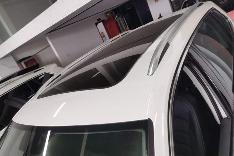Used Volkswagen Tiguan L 2019 Updated Version 330TSI Automatic Two-Wheel Drive Panoramic Comfort Edition China VI Standard Roof