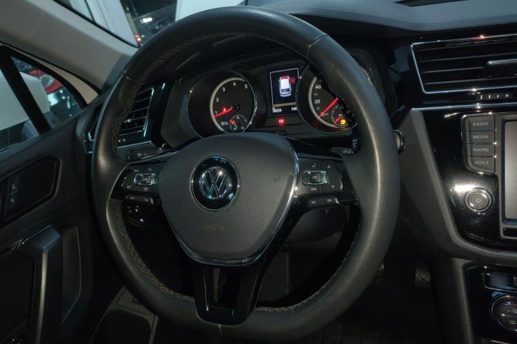 Used Volkswagen Tiguan L 2019 330TSI Automatic Two-Wheel Drive Smart Luxury Version China V Emission Standard Steering Wheel