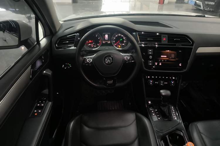 Used Volkswagen Tiguan L 2019 330TSI Automatic Two-Wheel Drive Smart Luxury Version China V Emission Standard Steering Wheel