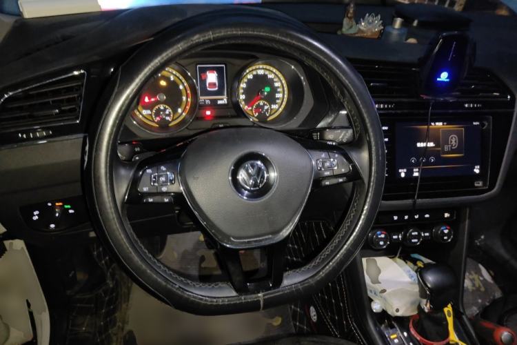Used Volkswagen Tiguan L 2019 Revised Version 280TSI Automatic Two-Wheel Drive Panoramic Comfort Edition China VI Standard Steering Wheel