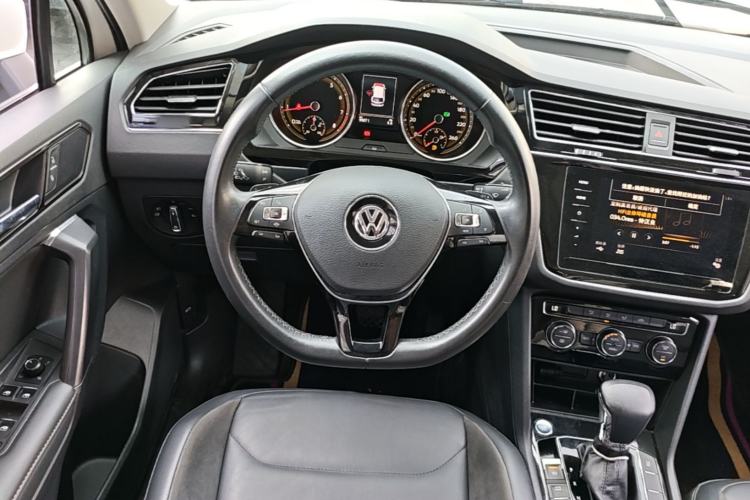 Used Volkswagen Tiguan L 2019 Updated Version 330TSI Automatic Two-Wheel Drive Panoramic Comfort Edition China VI Standard Steering Wheel