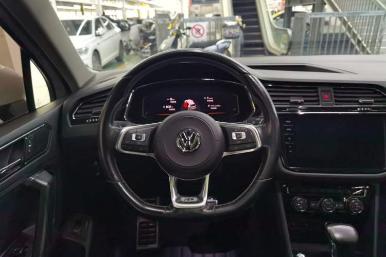 Used Volkswagen Tiguan L 2019 Restyled 330TSI Automatic Two-Wheel Drive R-Line Flagship Version China VI Standard Steering Wheel