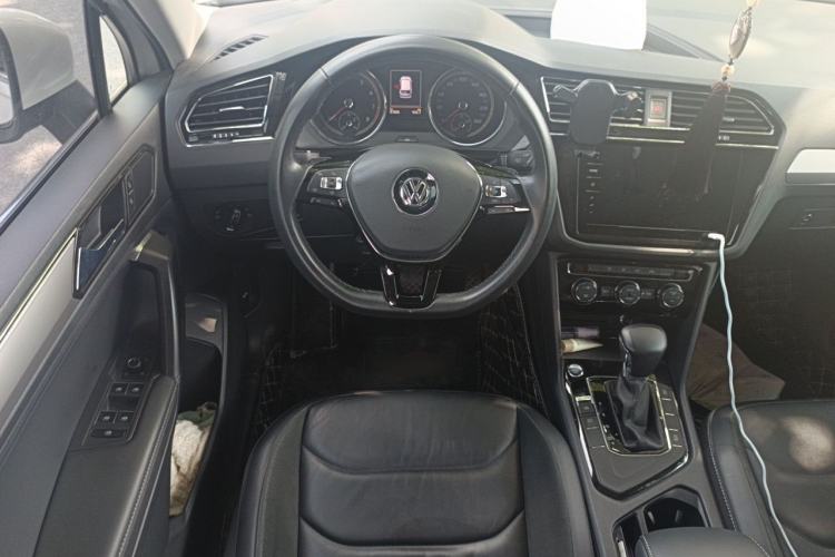 Used Volkswagen Tiguan L 2019 Updated Version 330TSI Automatic Two-Wheel Drive Panoramic Comfort Edition China VI Standard Steering Wheel