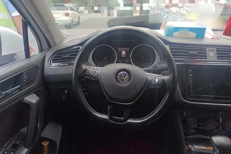Used Volkswagen Tiguan L 2019 Updated Version 330TSI Automatic Two-Wheel Drive Panoramic Comfort Edition China VI Standard Steering Wheel