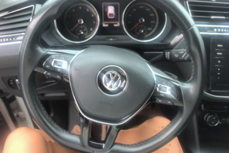 Used Volkswagen Tiguan L 2019 Updated Version 330TSI Automatic Two-Wheel Drive Panoramic Comfort Edition China VI Standard Steering Wheel