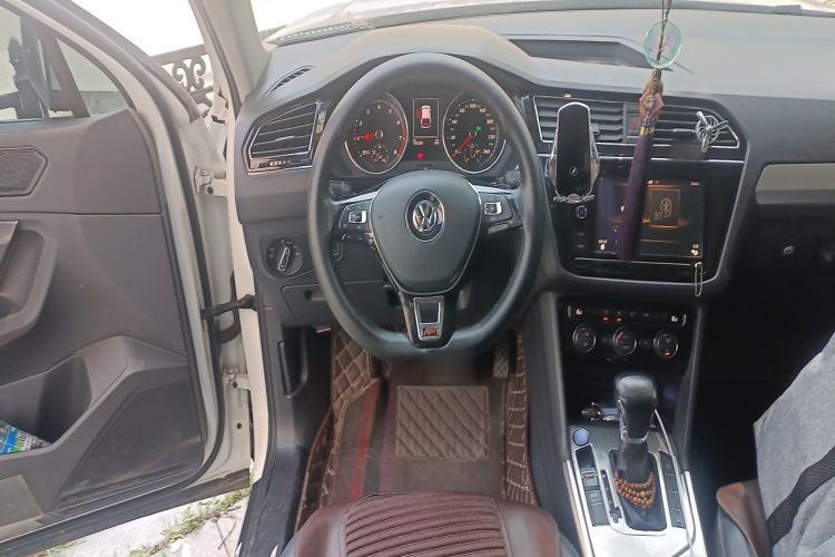 Used Volkswagen Tiguan L 2019 Revised Version 330TSI Automatic Two-Wheel Drive Panoramic Comfort Edition China V Standard Steering Wheel
