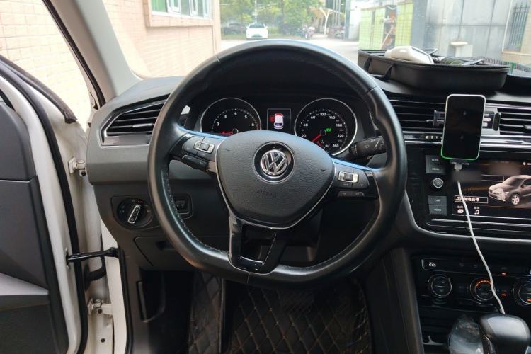 Used Volkswagen Tiguan L 2019 330TSI Automatic Two-Wheel Drive Panoramic Comfort Edition China VI Standard Steering Wheel