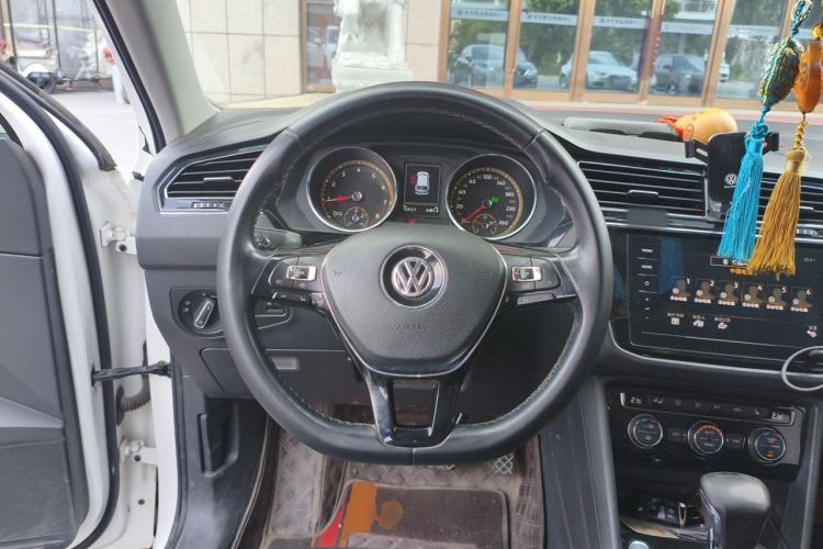 Used Volkswagen Tiguan L 2019 330TSI Automatic Two-Wheel Drive Smart Luxury Version China VI Standard Steering Wheel