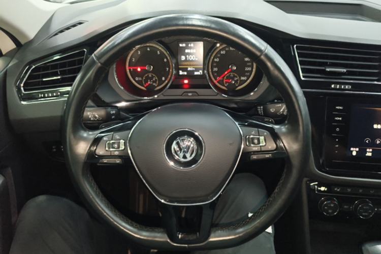Used Volkswagen Tiguan L 2019 Revised 330TSI Automatic Two-Wheel Drive Smart & Luxury Edition China VI Standard Steering Wheel