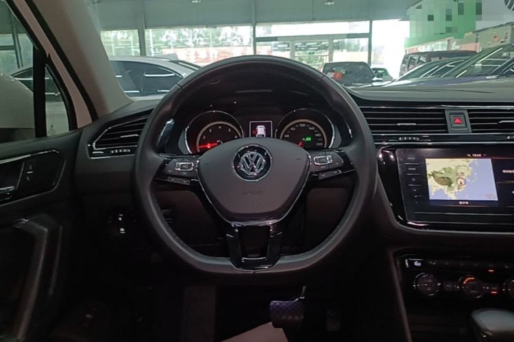 Used Volkswagen Tiguan L 2019 Revised 330TSI Automatic Two-Wheel Drive Smart & Luxury Edition China VI Standard Steering Wheel