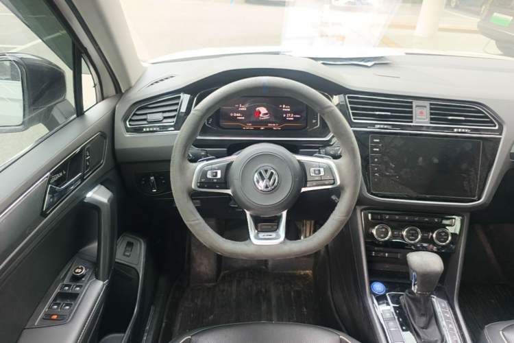Used Volkswagen Tiguan L 2019 380TSI Automatic All-Wheel Drive R-Line Flagship 7-Seater China VI Standard Steering Wheel