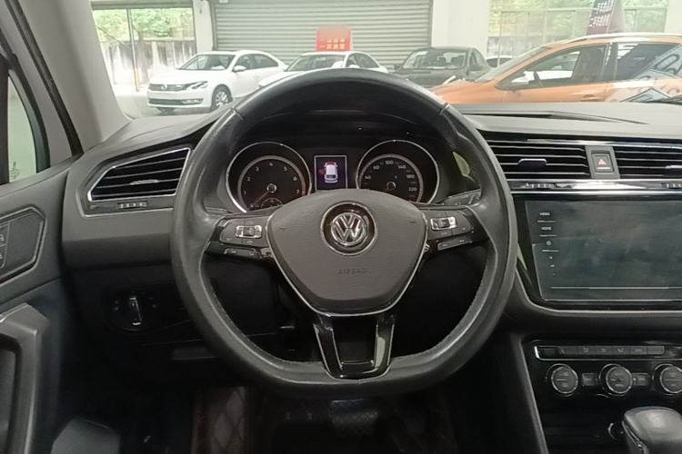 Used Volkswagen Tiguan L 2019 Updated Version 330TSI Automatic Two-Wheel Drive Panoramic Comfort Edition China VI Standard Steering Wheel